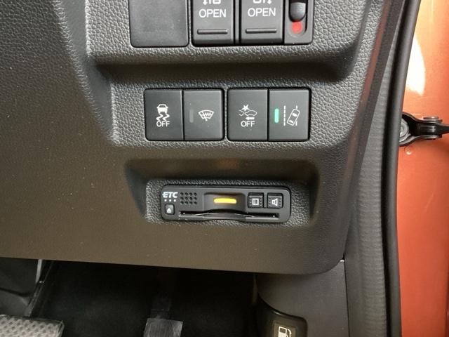 フリード クロスター・ホンダセンシング 純正ナビ フルセグ リアカメラ 両PSD USBポート 地デジ エアバック Iストップ VSA リヤカメラ 3列シート DVD再生 ウォークスルー イモビライザー キーフリー パワステ クルコン(17枚目)