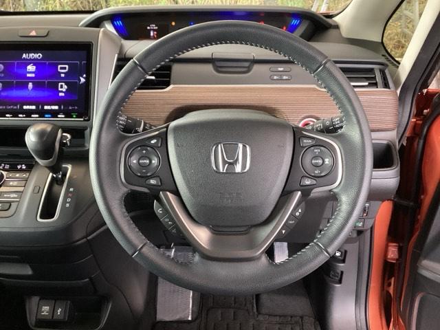 フリード クロスター・ホンダセンシング 純正ナビ フルセグ リアカメラ 両PSD USBポート 地デジ エアバック Iストップ VSA リヤカメラ 3列シート DVD再生 ウォークスルー イモビライザー キーフリー パワステ クルコン(18枚目)