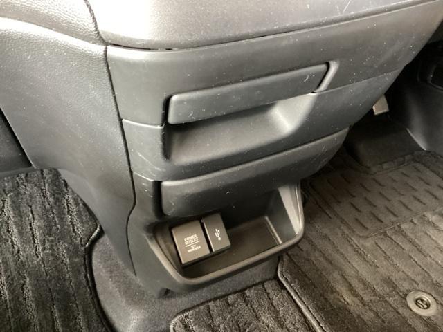 フリード クロスター・ホンダセンシング 純正ナビ フルセグ リアカメラ 両PSD USBポート 地デジ エアバック Iストップ VSA リヤカメラ 3列シート DVD再生 ウォークスルー イモビライザー キーフリー パワステ クルコン(45枚目)