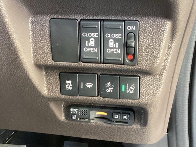 フリードハイブリッド ハイブリッド・Ｇホンダセンシング　純正メモリーナビ　ドラレコ　リアカメラ　軽減ブレーキ　キーフリーシステム　記録簿　ＤＶＤ再生可能　サイドカーテンエアバック　ＥＣＯＮ　後カメラ　Ａクルーズ　地デジフルセグＴＶ　ＬＥＤヘッドランプ（45枚目）