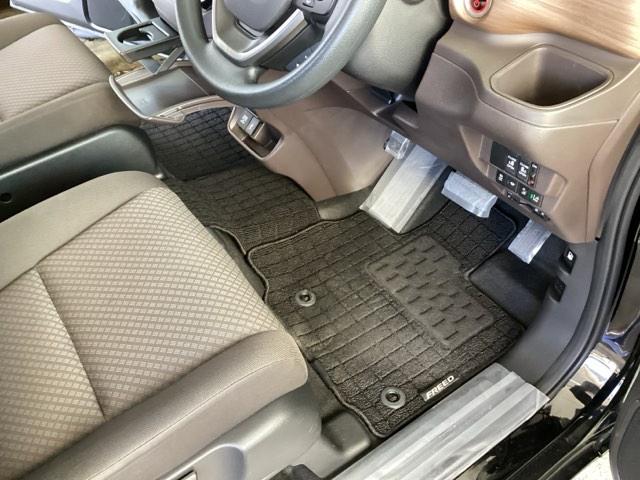 フリードハイブリッド ハイブリッド・Ｇホンダセンシング　純正メモリーナビ　ドラレコ　リアカメラ　軽減ブレーキ　キーフリーシステム　記録簿　ＤＶＤ再生可能　サイドカーテンエアバック　ＥＣＯＮ　後カメラ　Ａクルーズ　地デジフルセグＴＶ　ＬＥＤヘッドランプ（51枚目）