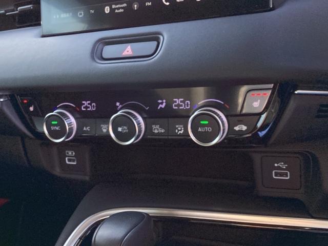 ヴェゼル e:HEVZ メモリーナビ ドラレコ ETC リアカメラ 衝突回避支援ブレーキ機能 スマキ Pトランク フルオートエアコン Dレコ エアバッグ 両席エアバック Rカメ 記録簿付 パワーウィンドウ LEDランプ(17枚目)