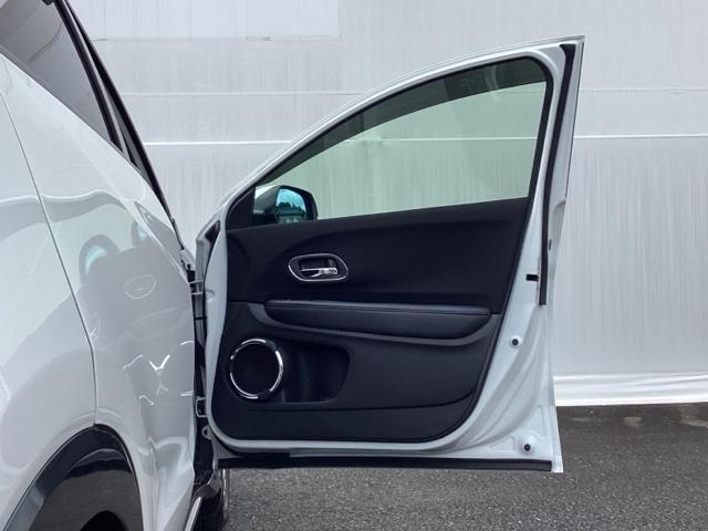 ヴェゼル ハイブリッドX・ホンダセンシング メモリーナビ リアカメラ ETC Aクルーズ Bモニ スマキー オートエアコン VSA LEDヘッドライト カーテンエアバッグ ABS パワーウィンドウ USB Wエアバッグ DVD再生 キーレス(25枚目)