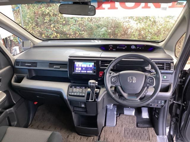 ステップワゴンスパーダ スパーダホンダセンシング　純正メモリーナビ　両側電動スライドドア　盗難防止　助手席エアバッグ　Ｗパワスラ　地デジ　サイドエアバッグ　ＬＥＤライト　横滑り防止システム　オートエアコン　リアカメラ　ナビ＆ＴＶ　三列シート　ＥＴＣ付（2枚目）