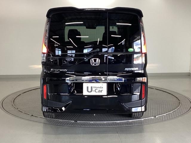 ステップワゴンスパーダ スパーダホンダセンシング　純正メモリーナビ　両側電動スライドドア　盗難防止　助手席エアバッグ　Ｗパワスラ　地デジ　サイドエアバッグ　ＬＥＤライト　横滑り防止システム　オートエアコン　リアカメラ　ナビ＆ＴＶ　三列シート　ＥＴＣ付（9枚目）