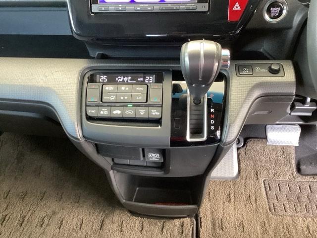 ステップワゴンスパーダ スパーダホンダセンシング　純正メモリーナビ　両側電動スライドドア　盗難防止　助手席エアバッグ　Ｗパワスラ　地デジ　サイドエアバッグ　ＬＥＤライト　横滑り防止システム　オートエアコン　リアカメラ　ナビ＆ＴＶ　三列シート　ＥＴＣ付（13枚目）