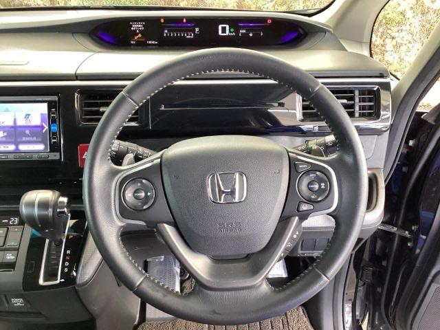 ステップワゴンスパーダ スパーダホンダセンシング　純正メモリーナビ　両側電動スライドドア　盗難防止　助手席エアバッグ　Ｗパワスラ　地デジ　サイドエアバッグ　ＬＥＤライト　横滑り防止システム　オートエアコン　リアカメラ　ナビ＆ＴＶ　三列シート　ＥＴＣ付（14枚目）