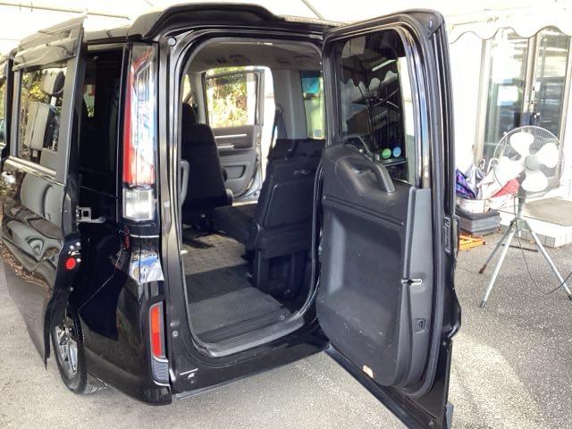 ステップワゴンスパーダ スパーダホンダセンシング　純正メモリーナビ　両側電動スライドドア　盗難防止　助手席エアバッグ　Ｗパワスラ　地デジ　サイドエアバッグ　ＬＥＤライト　横滑り防止システム　オートエアコン　リアカメラ　ナビ＆ＴＶ　三列シート　ＥＴＣ付（19枚目）