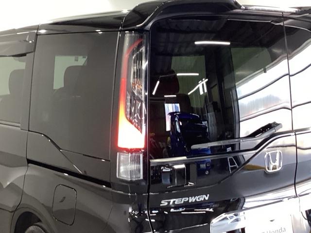 ステップワゴンスパーダ スパーダホンダセンシング　純正メモリーナビ　両側電動スライドドア　盗難防止　助手席エアバッグ　Ｗパワスラ　地デジ　サイドエアバッグ　ＬＥＤライト　横滑り防止システム　オートエアコン　リアカメラ　ナビ＆ＴＶ　三列シート　ＥＴＣ付（29枚目）