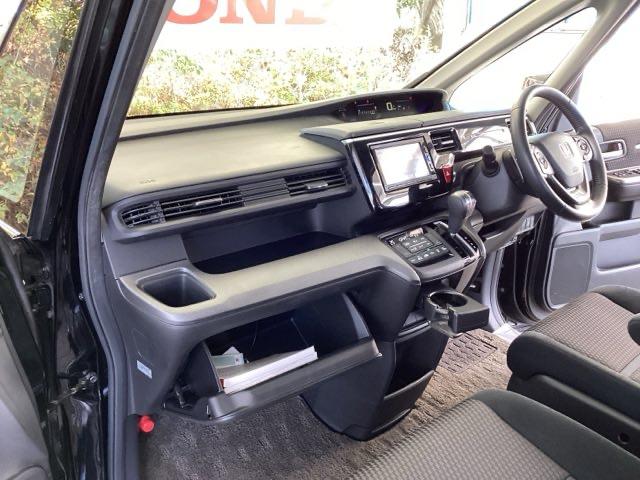 ステップワゴンスパーダ スパーダホンダセンシング　純正メモリーナビ　両側電動スライドドア　盗難防止　助手席エアバッグ　Ｗパワスラ　地デジ　サイドエアバッグ　ＬＥＤライト　横滑り防止システム　オートエアコン　リアカメラ　ナビ＆ＴＶ　三列シート　ＥＴＣ付（35枚目）