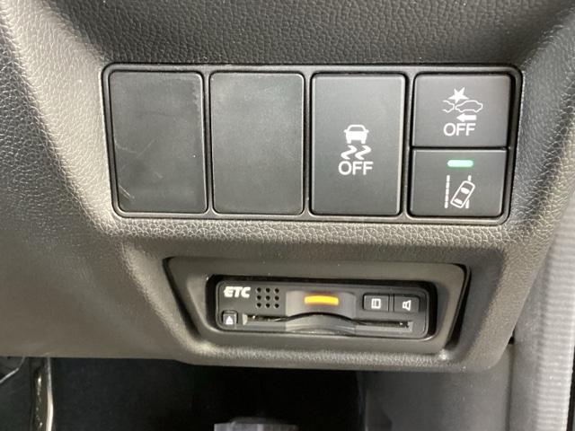ステップワゴンスパーダ スパーダホンダセンシング　純正メモリーナビ　両側電動スライドドア　盗難防止　助手席エアバッグ　Ｗパワスラ　地デジ　サイドエアバッグ　ＬＥＤライト　横滑り防止システム　オートエアコン　リアカメラ　ナビ＆ＴＶ　三列シート　ＥＴＣ付（46枚目）