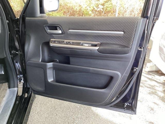 ステップワゴンスパーダ スパーダホンダセンシング　純正メモリーナビ　両側電動スライドドア　盗難防止　助手席エアバッグ　Ｗパワスラ　地デジ　サイドエアバッグ　ＬＥＤライト　横滑り防止システム　オートエアコン　リアカメラ　ナビ＆ＴＶ　三列シート　ＥＴＣ付（51枚目）