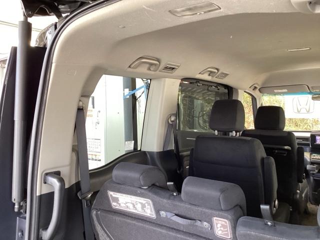 ステップワゴンスパーダ スパーダホンダセンシング　純正メモリーナビ　両側電動スライドドア　盗難防止　助手席エアバッグ　Ｗパワスラ　地デジ　サイドエアバッグ　ＬＥＤライト　横滑り防止システム　オートエアコン　リアカメラ　ナビ＆ＴＶ　三列シート　ＥＴＣ付（63枚目）