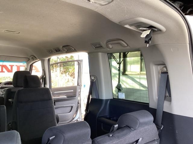 ステップワゴンスパーダ スパーダホンダセンシング　純正メモリーナビ　両側電動スライドドア　盗難防止　助手席エアバッグ　Ｗパワスラ　地デジ　サイドエアバッグ　ＬＥＤライト　横滑り防止システム　オートエアコン　リアカメラ　ナビ＆ＴＶ　三列シート　ＥＴＣ付（64枚目）