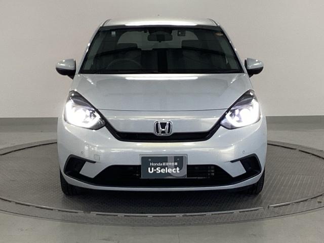 フィット ホーム　純正メモリーナビ　リアカメラ　ＥＴＣ　衝突軽減ブレーキ　ＬＥＤライト　オートライト　クリアランスソナー　フルセグＴＶ　記録簿付　エアバッグ　ｉストップ　スマ－トキ－　盗難防止装置　Ｗエアバック　ＤＶＤ（6枚目）