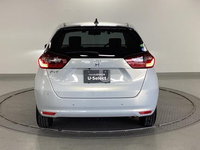 フィット ホーム　純正メモリーナビ　リアカメラ　ＥＴＣ　衝突軽減ブレーキ　ＬＥＤライト　オートライト　クリアランスソナー　フルセグＴＶ　記録簿付　エアバッグ　ｉストップ　スマ－トキ－　盗難防止装置　Ｗエアバック　ＤＶＤ（9枚目）