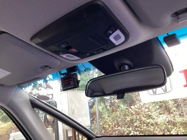 フィット ホーム　純正メモリーナビ　リアカメラ　ＥＴＣ　衝突軽減ブレーキ　ＬＥＤライト　オートライト　クリアランスソナー　フルセグＴＶ　記録簿付　エアバッグ　ｉストップ　スマ－トキ－　盗難防止装置　Ｗエアバック　ＤＶＤ（10枚目）