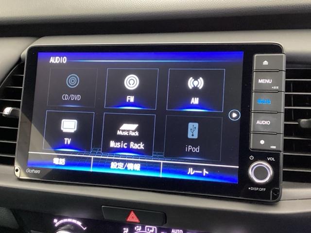 フィット ホーム　純正メモリーナビ　リアカメラ　ＥＴＣ　衝突軽減ブレーキ　ＬＥＤライト　オートライト　クリアランスソナー　フルセグＴＶ　記録簿付　エアバッグ　ｉストップ　スマ－トキ－　盗難防止装置　Ｗエアバック　ＤＶＤ（11枚目）
