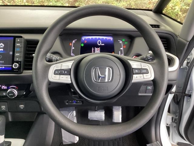 フィット ホーム　純正メモリーナビ　リアカメラ　ＥＴＣ　衝突軽減ブレーキ　ＬＥＤライト　オートライト　クリアランスソナー　フルセグＴＶ　記録簿付　エアバッグ　ｉストップ　スマ－トキ－　盗難防止装置　Ｗエアバック　ＤＶＤ（14枚目）