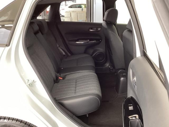 フィット ホーム　純正メモリーナビ　リアカメラ　ＥＴＣ　衝突軽減ブレーキ　ＬＥＤライト　オートライト　クリアランスソナー　フルセグＴＶ　記録簿付　エアバッグ　ｉストップ　スマ－トキ－　盗難防止装置　Ｗエアバック　ＤＶＤ（17枚目）