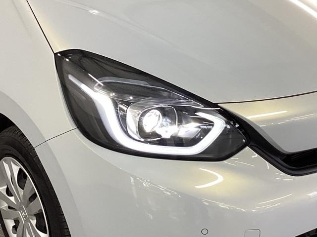 フィット ホーム　純正メモリーナビ　リアカメラ　ＥＴＣ　衝突軽減ブレーキ　ＬＥＤライト　オートライト　クリアランスソナー　フルセグＴＶ　記録簿付　エアバッグ　ｉストップ　スマ－トキ－　盗難防止装置　Ｗエアバック　ＤＶＤ（22枚目）