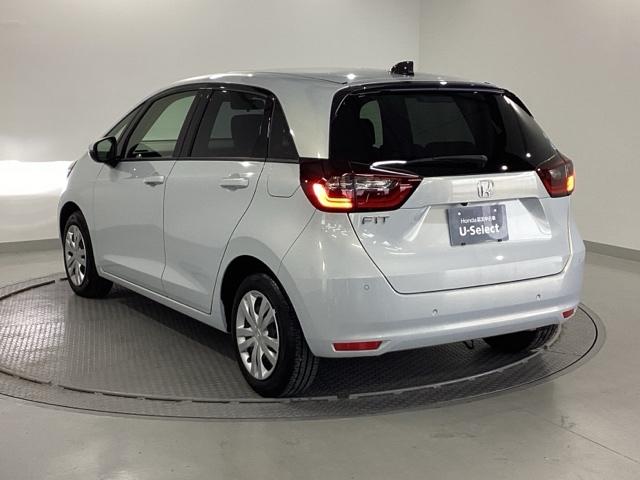 フィット ホーム　純正メモリーナビ　リアカメラ　ＥＴＣ　衝突軽減ブレーキ　ＬＥＤライト　オートライト　クリアランスソナー　フルセグＴＶ　記録簿付　エアバッグ　ｉストップ　スマ－トキ－　盗難防止装置　Ｗエアバック　ＤＶＤ（26枚目）