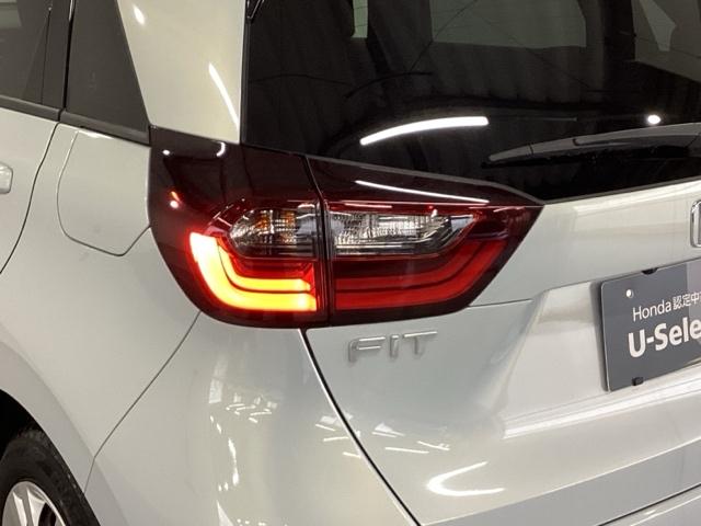 フィット ホーム　純正メモリーナビ　リアカメラ　ＥＴＣ　衝突軽減ブレーキ　ＬＥＤライト　オートライト　クリアランスソナー　フルセグＴＶ　記録簿付　エアバッグ　ｉストップ　スマ－トキ－　盗難防止装置　Ｗエアバック　ＤＶＤ（27枚目）