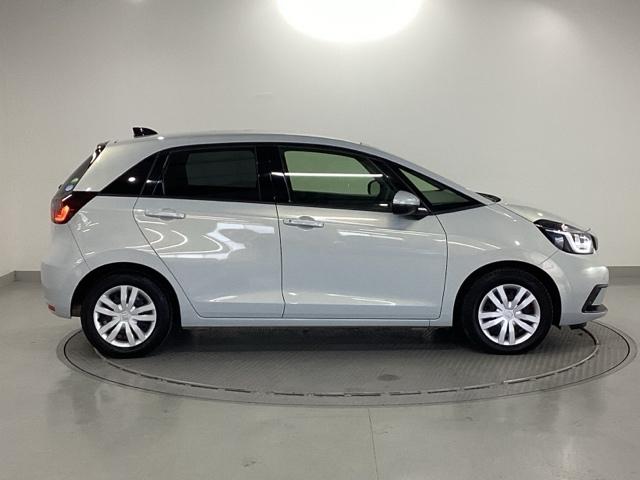 フィット ホーム　純正メモリーナビ　リアカメラ　ＥＴＣ　衝突軽減ブレーキ　ＬＥＤライト　オートライト　クリアランスソナー　フルセグＴＶ　記録簿付　エアバッグ　ｉストップ　スマ－トキ－　盗難防止装置　Ｗエアバック　ＤＶＤ（31枚目）