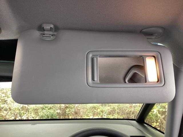 フィット ホーム　純正メモリーナビ　リアカメラ　ＥＴＣ　衝突軽減ブレーキ　ＬＥＤライト　オートライト　クリアランスソナー　フルセグＴＶ　記録簿付　エアバッグ　ｉストップ　スマ－トキ－　盗難防止装置　Ｗエアバック　ＤＶＤ（47枚目）