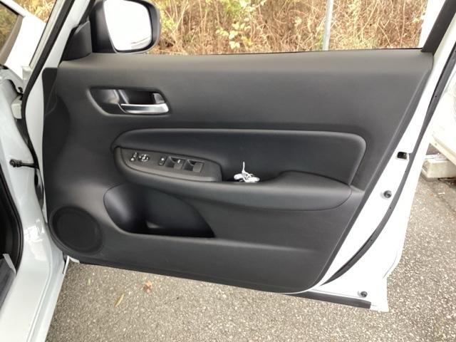 フィット ホーム　純正メモリーナビ　リアカメラ　ＥＴＣ　衝突軽減ブレーキ　ＬＥＤライト　オートライト　クリアランスソナー　フルセグＴＶ　記録簿付　エアバッグ　ｉストップ　スマ－トキ－　盗難防止装置　Ｗエアバック　ＤＶＤ（52枚目）