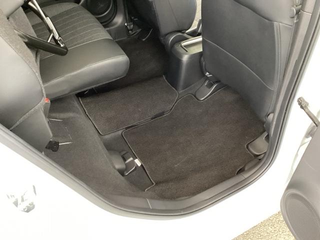 フィット ホーム　純正メモリーナビ　リアカメラ　ＥＴＣ　衝突軽減ブレーキ　ＬＥＤライト　オートライト　クリアランスソナー　フルセグＴＶ　記録簿付　エアバッグ　ｉストップ　スマ－トキ－　盗難防止装置　Ｗエアバック　ＤＶＤ（61枚目）