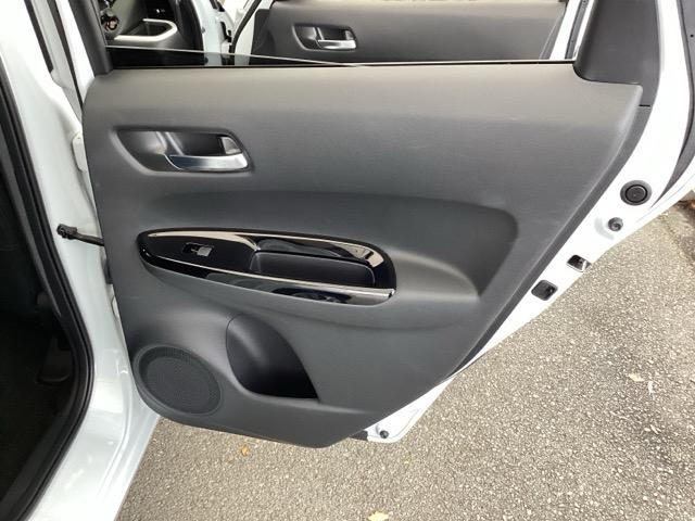 フィット ホーム　純正メモリーナビ　リアカメラ　ＥＴＣ　衝突軽減ブレーキ　ＬＥＤライト　オートライト　クリアランスソナー　フルセグＴＶ　記録簿付　エアバッグ　ｉストップ　スマ－トキ－　盗難防止装置　Ｗエアバック　ＤＶＤ（62枚目）