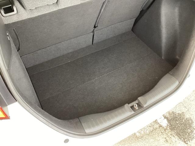 フィット ホーム　純正メモリーナビ　リアカメラ　ＥＴＣ　衝突軽減ブレーキ　ＬＥＤライト　オートライト　クリアランスソナー　フルセグＴＶ　記録簿付　エアバッグ　ｉストップ　スマ－トキ－　盗難防止装置　Ｗエアバック　ＤＶＤ（65枚目）