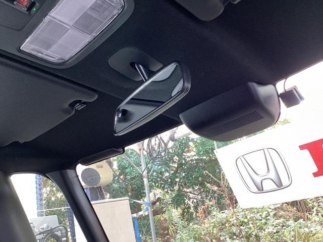 Ｎ－ＢＯＸカスタム ターボ　純正ディスプレイオーディオ　リアカメラ　イモビライザー　衝突被害軽減　ベンチシート　キーフリー　Ｐセンサー　ＥＳＣ　パワステ　両席エアバック　サイドエアバッグ　ターボ車　ＵＳＢ接続　Ａライト　スマキー（10枚目）