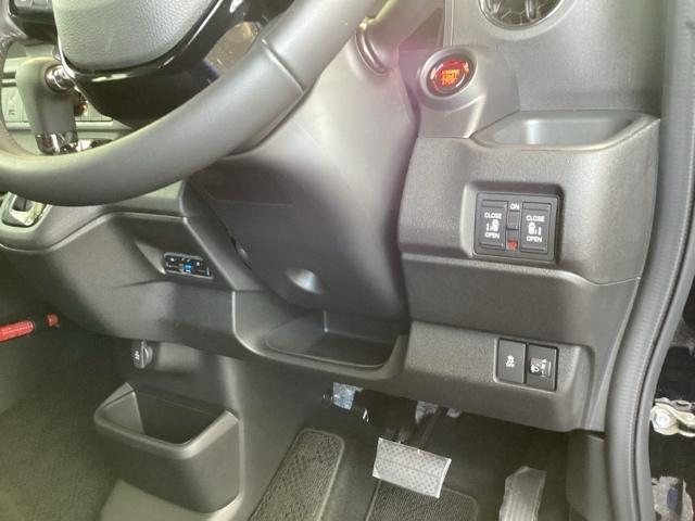 Ｎ－ＢＯＸカスタム ターボ　純正ディスプレイオーディオ　リアカメラ　イモビライザー　衝突被害軽減　ベンチシート　キーフリー　Ｐセンサー　ＥＳＣ　パワステ　両席エアバック　サイドエアバッグ　ターボ車　ＵＳＢ接続　Ａライト　スマキー（15枚目）