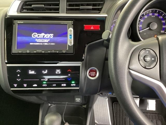 フィット １３Ｇ・Ｌパッケージ　純正メモリナビ　衝突低減ブレーキ　ＥＴＣ　軽減ブレーキ　盗難警報装置　Ｂカメ　Ｓキー　ワンセグ　フルオートエアコン　ナビＴＶ　リモコンキー　サイドＳＲＳ　横滑り防止機能　エアバック　アイスト　ドラレコ（3枚目）