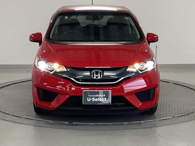 フィット １３Ｇ・Ｌパッケージ　純正メモリナビ　衝突低減ブレーキ　ＥＴＣ　軽減ブレーキ　盗難警報装置　Ｂカメ　Ｓキー　ワンセグ　フルオートエアコン　ナビＴＶ　リモコンキー　サイドＳＲＳ　横滑り防止機能　エアバック　アイスト　ドラレコ（6枚目）