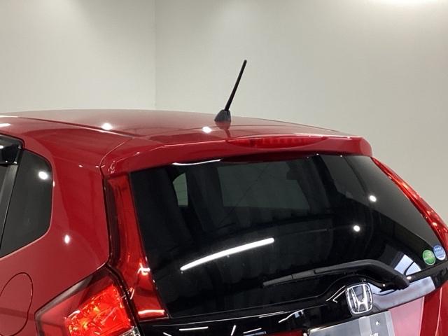 フィット １３Ｇ・Ｌパッケージ　純正メモリナビ　衝突低減ブレーキ　ＥＴＣ　軽減ブレーキ　盗難警報装置　Ｂカメ　Ｓキー　ワンセグ　フルオートエアコン　ナビＴＶ　リモコンキー　サイドＳＲＳ　横滑り防止機能　エアバック　アイスト　ドラレコ（29枚目）