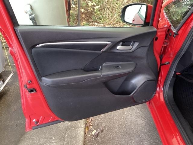 フィット １３Ｇ・Ｌパッケージ　純正メモリナビ　衝突低減ブレーキ　ＥＴＣ　軽減ブレーキ　盗難警報装置　Ｂカメ　Ｓキー　ワンセグ　フルオートエアコン　ナビＴＶ　リモコンキー　サイドＳＲＳ　横滑り防止機能　エアバック　アイスト　ドラレコ（33枚目）