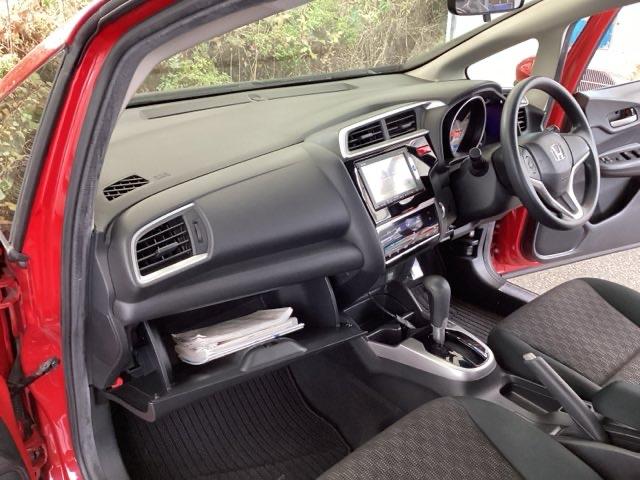 フィット １３Ｇ・Ｌパッケージ　純正メモリナビ　衝突低減ブレーキ　ＥＴＣ　軽減ブレーキ　盗難警報装置　Ｂカメ　Ｓキー　ワンセグ　フルオートエアコン　ナビＴＶ　リモコンキー　サイドＳＲＳ　横滑り防止機能　エアバック　アイスト　ドラレコ（34枚目）