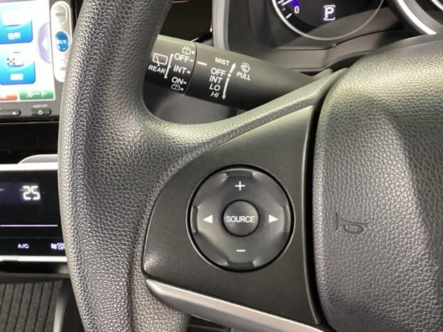 フィット １３Ｇ・Ｌパッケージ　純正メモリナビ　衝突低減ブレーキ　ＥＴＣ　軽減ブレーキ　盗難警報装置　Ｂカメ　Ｓキー　ワンセグ　フルオートエアコン　ナビＴＶ　リモコンキー　サイドＳＲＳ　横滑り防止機能　エアバック　アイスト　ドラレコ（41枚目）