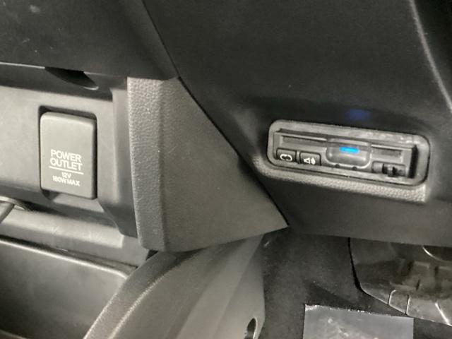 フィット １３Ｇ・Ｌパッケージ　純正メモリナビ　衝突低減ブレーキ　ＥＴＣ　軽減ブレーキ　盗難警報装置　Ｂカメ　Ｓキー　ワンセグ　フルオートエアコン　ナビＴＶ　リモコンキー　サイドＳＲＳ　横滑り防止機能　エアバック　アイスト　ドラレコ（45枚目）