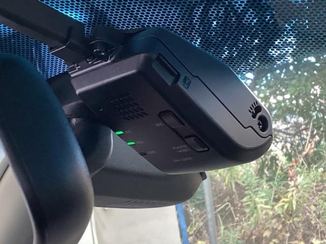 フィット １３Ｇ・Ｌパッケージ　純正メモリナビ　衝突低減ブレーキ　ＥＴＣ　軽減ブレーキ　盗難警報装置　Ｂカメ　Ｓキー　ワンセグ　フルオートエアコン　ナビＴＶ　リモコンキー　サイドＳＲＳ　横滑り防止機能　エアバック　アイスト　ドラレコ（49枚目）