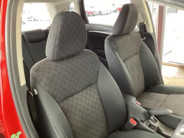 フィット １３Ｇ・Ｌパッケージ　純正メモリナビ　衝突低減ブレーキ　ＥＴＣ　軽減ブレーキ　盗難警報装置　Ｂカメ　Ｓキー　ワンセグ　フルオートエアコン　ナビＴＶ　リモコンキー　サイドＳＲＳ　横滑り防止機能　エアバック　アイスト　ドラレコ（55枚目）