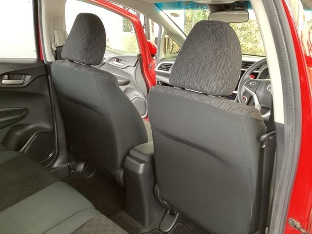 フィット １３Ｇ・Ｌパッケージ　純正メモリナビ　衝突低減ブレーキ　ＥＴＣ　軽減ブレーキ　盗難警報装置　Ｂカメ　Ｓキー　ワンセグ　フルオートエアコン　ナビＴＶ　リモコンキー　サイドＳＲＳ　横滑り防止機能　エアバック　アイスト　ドラレコ（57枚目）