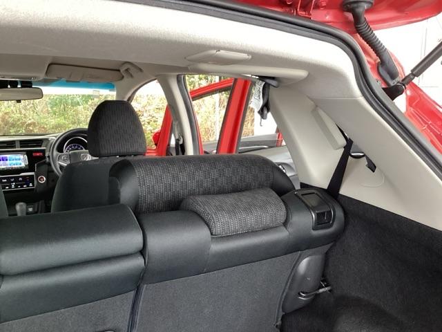 フィット １３Ｇ・Ｌパッケージ　純正メモリナビ　衝突低減ブレーキ　ＥＴＣ　軽減ブレーキ　盗難警報装置　Ｂカメ　Ｓキー　ワンセグ　フルオートエアコン　ナビＴＶ　リモコンキー　サイドＳＲＳ　横滑り防止機能　エアバック　アイスト　ドラレコ（63枚目）