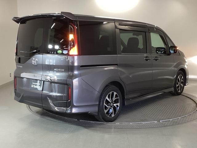 ステップワゴンスパーダ スパーダホンダセンシング　純正ナビ　リア席モニター　ＥＴＣ　盗難防止　助手席エアバッグ　Ｗパワスラ　地デジ　ＬＥＤライト　横滑り防止システム　オートエアコン　リアカメラ　ドライブレコーダー装着車　ＵＳＢ　ナビ＆ＴＶ　三列シート（8枚目）