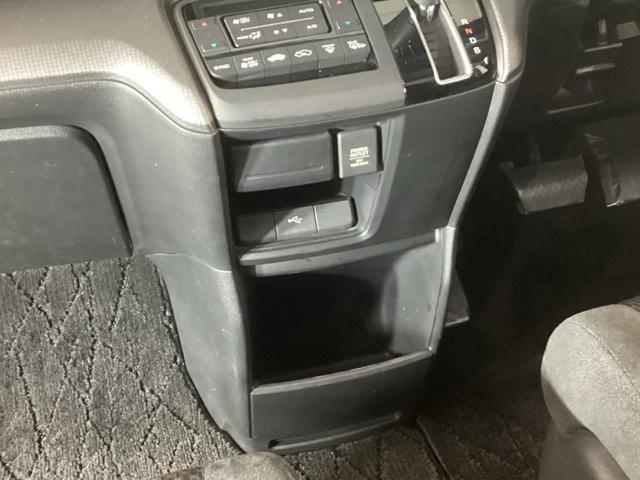 ステップワゴンスパーダ スパーダホンダセンシング　純正ナビ　リア席モニター　ＥＴＣ　盗難防止　助手席エアバッグ　Ｗパワスラ　地デジ　ＬＥＤライト　横滑り防止システム　オートエアコン　リアカメラ　ドライブレコーダー装着車　ＵＳＢ　ナビ＆ＴＶ　三列シート（46枚目）