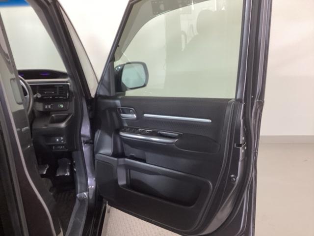 ステップワゴンスパーダ スパーダホンダセンシング　純正ナビ　リア席モニター　ＥＴＣ　盗難防止　助手席エアバッグ　Ｗパワスラ　地デジ　ＬＥＤライト　横滑り防止システム　オートエアコン　リアカメラ　ドライブレコーダー装着車　ＵＳＢ　ナビ＆ＴＶ　三列シート（52枚目）