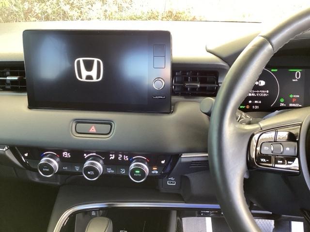 ヴェゼル ｅ：ＨＥＶＺ　純正メモリーナビ　ドラレコ　リアカメラ　衝突回避支援ブレーキ機能　スマキ　Ｐトランク　フルオートエアコン　Ｄレコ　エアバッグ　両席エアバック　Ｒカメ　記録簿付　パワーウィンドウ　ＬＥＤランプ　ソナー（3枚目）